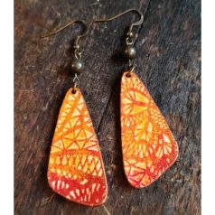 Csipke mintás - háromszög alakú bőr fülbevaló