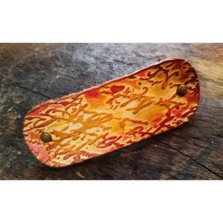 Nyomott mintás hosszúkás bőr franciacsat -script