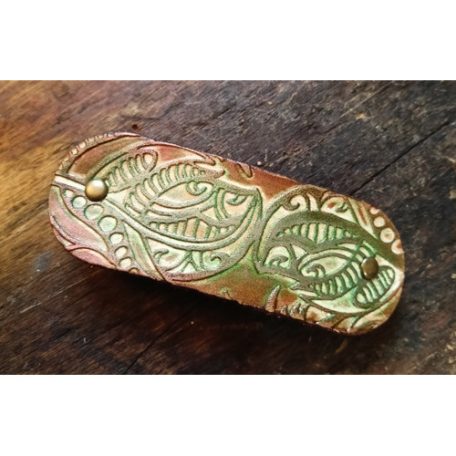 Nyomott mintás hosszúkás bőr franciacsat -tollrajz