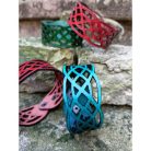 Karkötő geometrikus áttört mintával