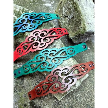 Karkötő áttört mintával