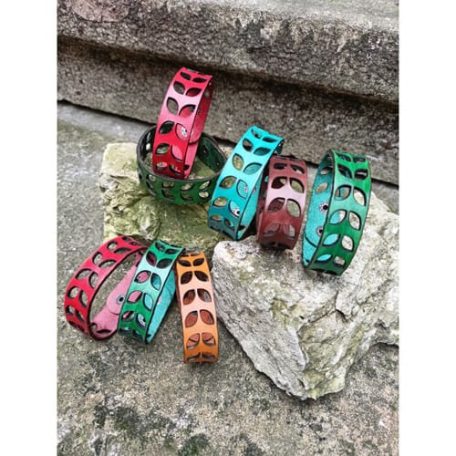 Karkötő áttört szirom mintával