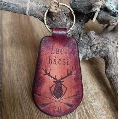Szarvas mintás egyedi bőr kulcstartó