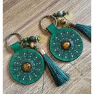 Mandala mintás egyedi bőr kulcstartó középen ásvánnyal