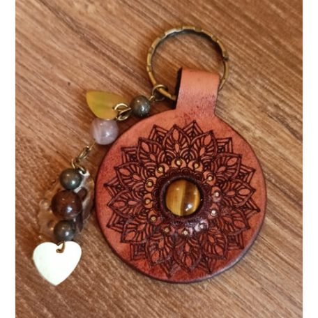 Mandala mintás egyedi bőr kulcstartó középen ásvánnyal