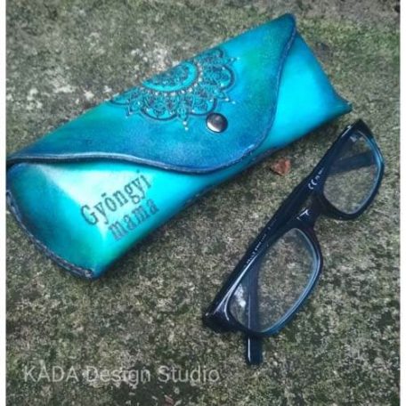 Mandalás szemüvegtok különböző szinekben