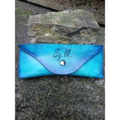 Monogramos szemüvegtok különböző szinekben