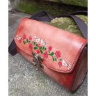 Kézzel festett valódi bőr válltáska, madár mintás