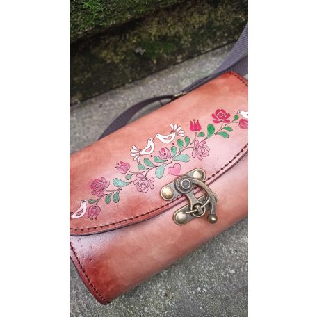 Kézzel festett valódi bőr válltáska, madár mintás