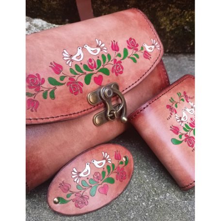 Kézzel festett valódi bőr válltáska, madár mintás