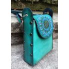 Kézzel festett valódi bőr válltáska - trapéz, kék mandalás