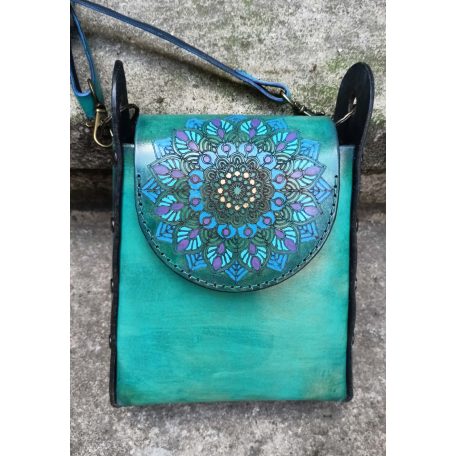 Kézzel festett valódi bőr válltáska - trapéz, kék mandalás
