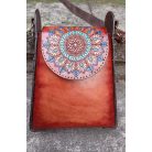 Kézzel festett valódi bőr válltáska - trapéz, barna mandalás