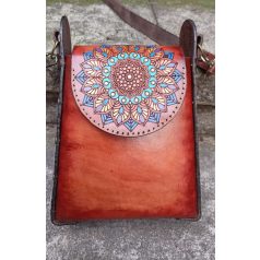   Kézzel festett valódi bőr válltáska - trapéz, barna mandalás