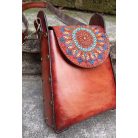 Kézzel festett valódi bőr válltáska - trapéz, barna mandalás