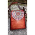 Kézzel festett valódi bőr válltáska - trapéz, barna mandalás