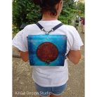 Fa oldalú kézzel festett valódi bőr táska/hátizsák.